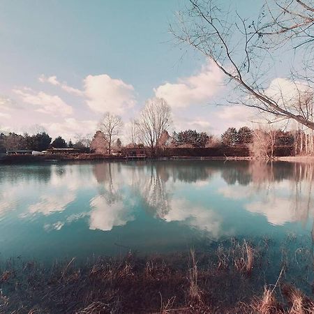 Chalet Les Pieds Dans L'Eau La Campagne A La Ville Saint-Doulchard Exterior foto
